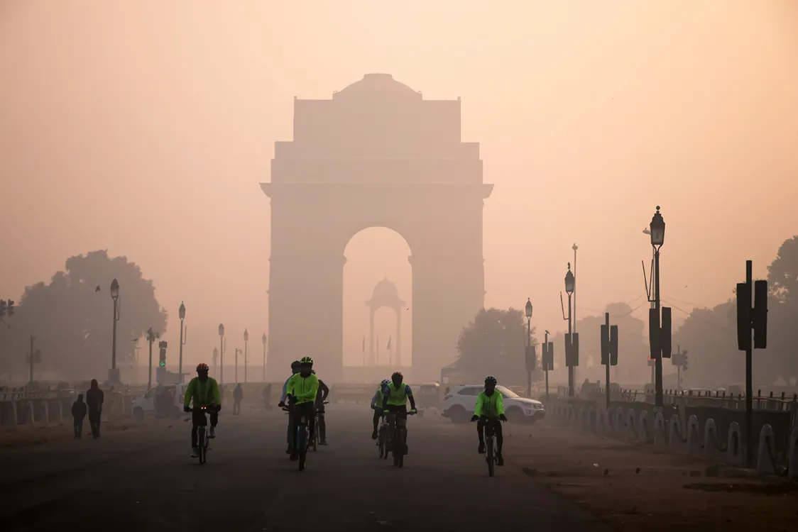 Delhi’s air quality index falls to 340, restrictions imposed